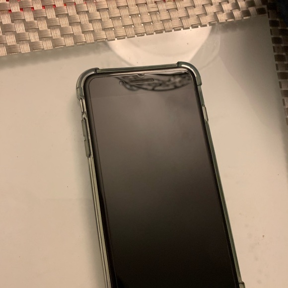 iPhone 7 Plus 32gb for selling - Picture 7 of 10